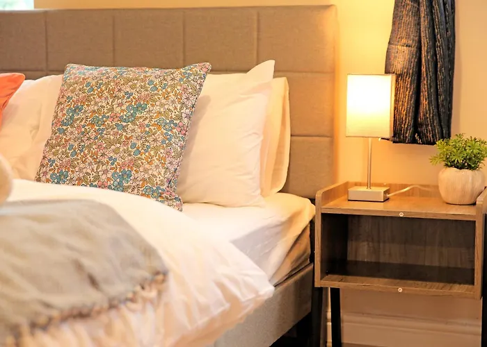 Ensuite Near Luton Station