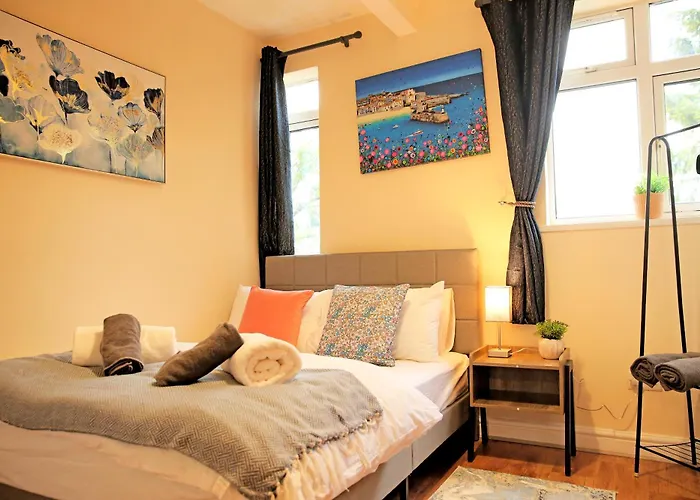 Ensuite Near Luton Station