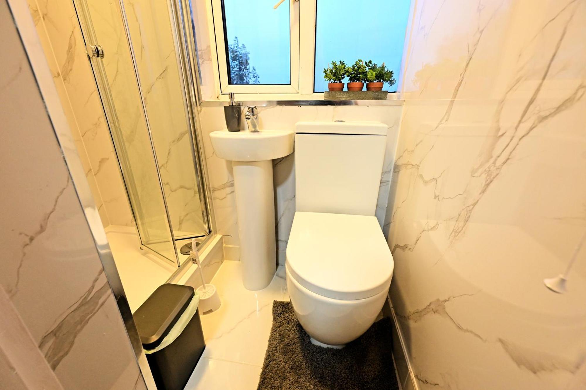 Ensuite Near Luton Station *