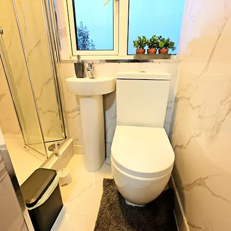 Ensuite Near Luton Station Exterior photo